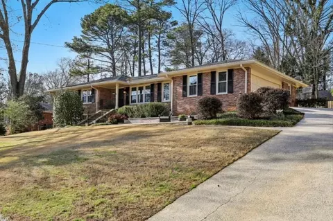 2736 Hunting Hill Ln, Decatur, GA 30033