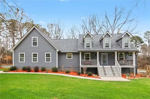 152 Bear Creek Rd, Moreland, GA 30259