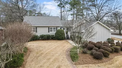 5375 Fox Hill Dr, Peachtree Corners, GA 30092