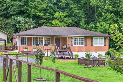 8 Taylor Rd, Helen, GA 30545