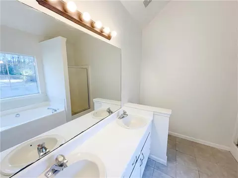 Bath - 130 Berkshire Dr, Covington, GA 30016 photo 2 of 3