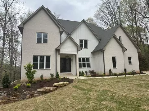 270 Crosstree Ln, Atlanta, GA 30328