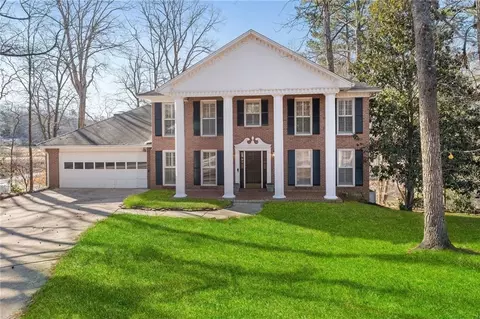 400 Fallen Leaf Ln, Roswell, GA 30075