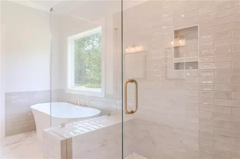 Bath - 1425 Willowbend Pl, Monroe, GA 30655 photo 1 of 7