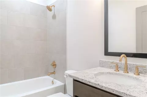 Bath - 1425 Willowbend Pl, Monroe, GA 30655 photo 5 of 7