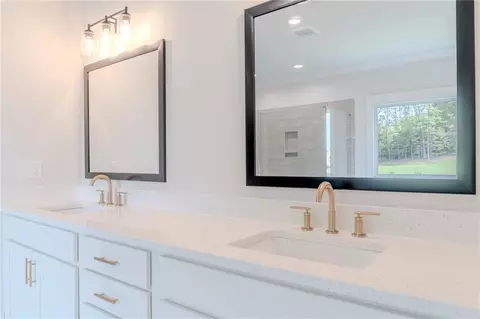 Bath - 1425 Willowbend Pl, Monroe, GA 30655 photo 3 of 7