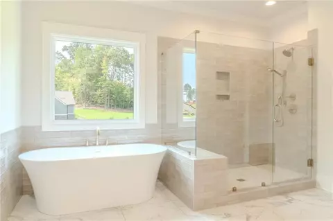 Bath - 1425 Willowbend Pl, Monroe, GA 30655 photo 4 of 7