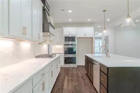 Kitchen - 1425 Willowbend Pl, Monroe, GA 30655 photo 5 of 5