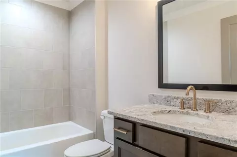 Bath - 1425 Willowbend Pl, Monroe, GA 30655 photo 6 of 7
