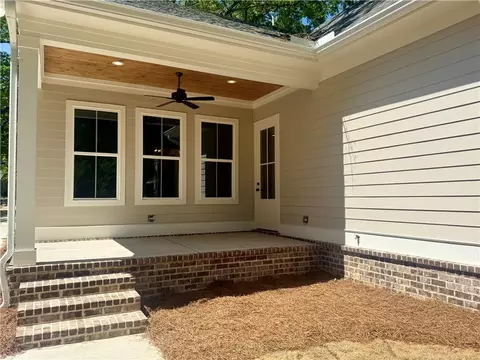 Exterior - 224 E Marable St E, Monroe, GA 30655 photo 3 of 4