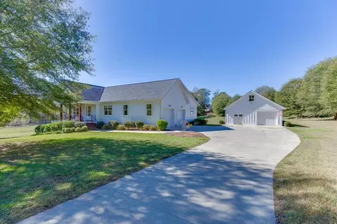 182 Farm Hill Dr, Clarkesville, GA 30523