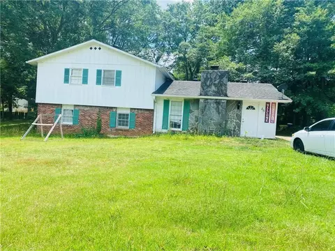 46 W Wedgewood Cir, Newnan, GA 30263