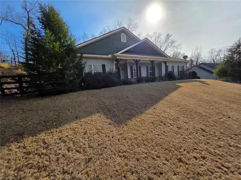 9530 Lee Cir, Gainesville, GA 30506