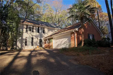 425 Hackberry Ln, Roswell, GA 30076