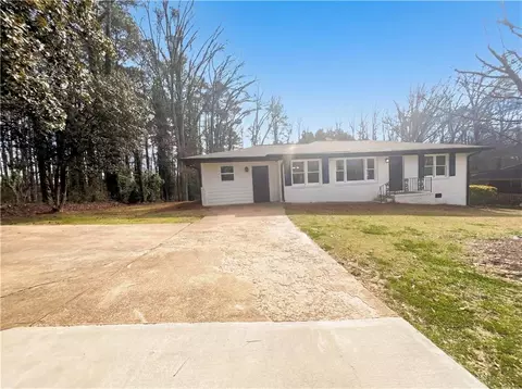 1325 Hidden Circle Dr, Sugar Hill, GA 30518