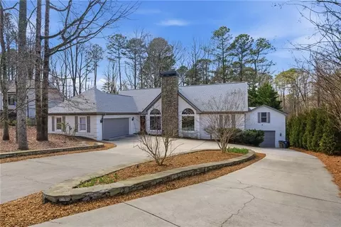 6120 Woodlake Dr, Buford, GA 30518