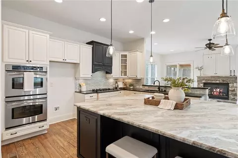 Kitchen - 14624 Timber Pt, Milton, GA 30004 photo 4 of 5