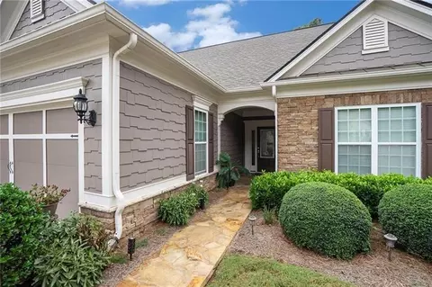 6503 Grove Park Dr, Hoschton, GA 30548