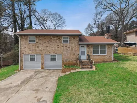 2542 Burton Cir, Morrow, GA 30260