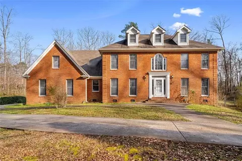 1444 Thrasher Dr, Dalton, GA 30721