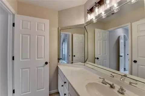 Bath - 7590 Wentworth Dr, Duluth, GA 30097 photo 8 of 10