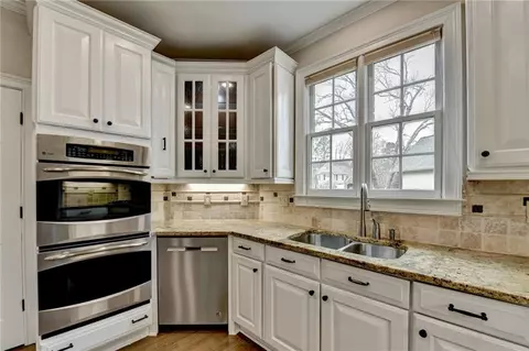Kitchen - 7590 Wentworth Dr, Duluth, GA 30097 photo 4 of 9
