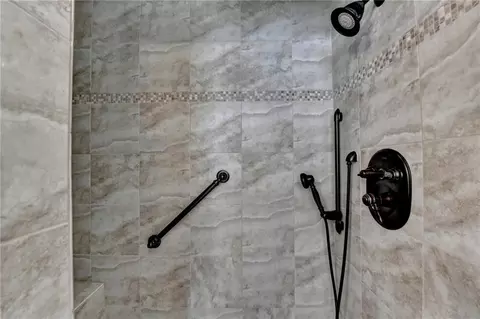 Bath - 7590 Wentworth Dr, Duluth, GA 30097 photo 6 of 10