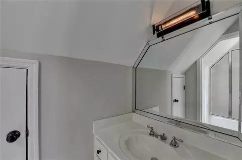 Bath - 7590 Wentworth Dr, Duluth, GA 30097 photo 9 of 10