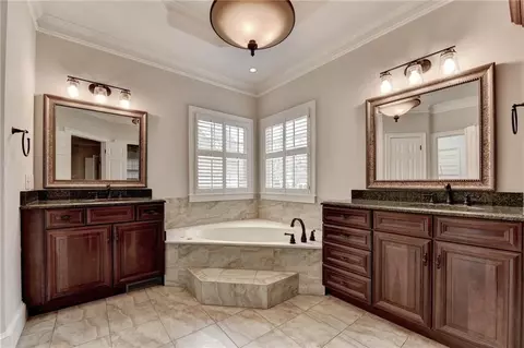Bath - 7590 Wentworth Dr, Duluth, GA 30097 photo 4 of 10