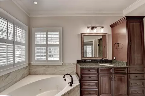 Bath - 7590 Wentworth Dr, Duluth, GA 30097 photo 3 of 10