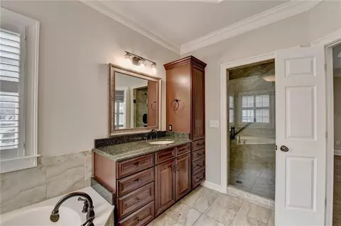 Bath - 7590 Wentworth Dr, Duluth, GA 30097 photo 5 of 10