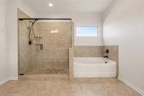 Bath - 75 Fanleaf Dr, Fairburn, GA 30213 photo 2 of 3