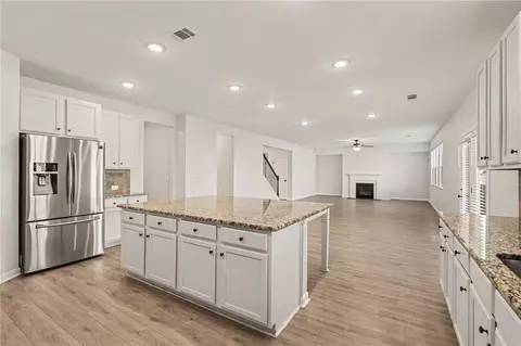 Living - 75 Fanleaf Dr, Fairburn, GA 30213 photo 7 of 10