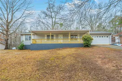 6540 Chickasaw Dr, Douglasville, GA 30135
