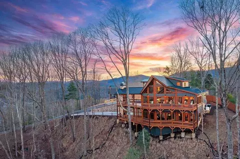 470 Skylight Dr NW, Blue Ridge, GA 30513