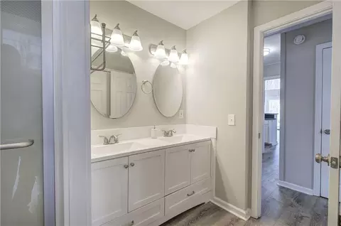 Bath - 30 Tamarack Ct, Jasper, GA 30143 photo 2 of 5