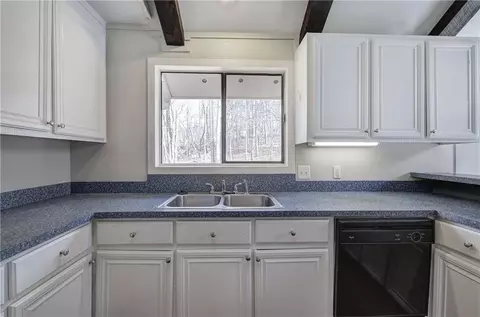 Kitchen - 30 Tamarack Ct, Jasper, GA 30143 photo 5 of 5