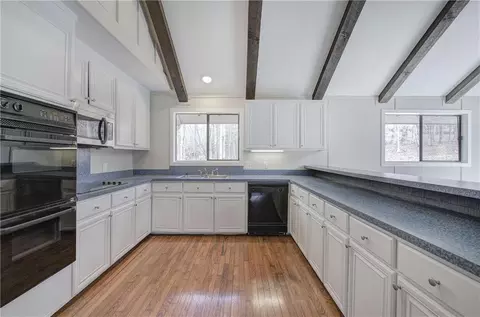 Kitchen - 30 Tamarack Ct, Jasper, GA 30143 photo 3 of 5