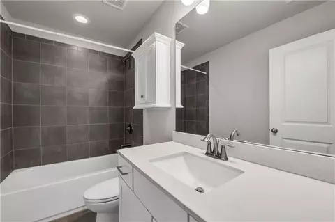 Bath - 2006 Raven Way, Chamblee, GA 30341 photo 3 of 4