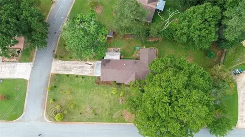 5524 Laurel Ln NW, Lilburn, GA 30047
