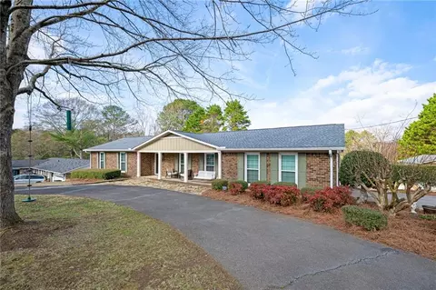 136 Meadow Ln, Calhoun, GA 30701