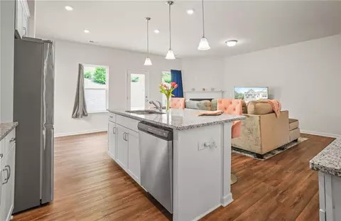 Kitchen - 10 Kane Dr, Jasper, GA 30143 photo 1 of 2