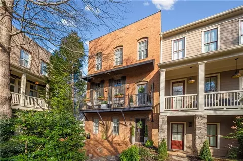 709 Hammond Dr, Woodstock, GA 30188