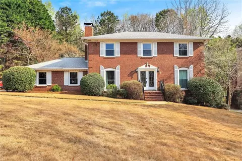 2652 Fontainebleau Dr, Dunwoody, GA 30360
