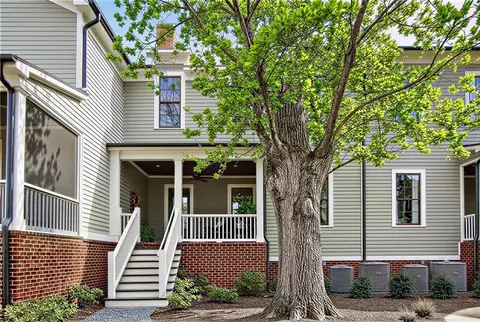 1072 Green St, Roswell, GA 30075