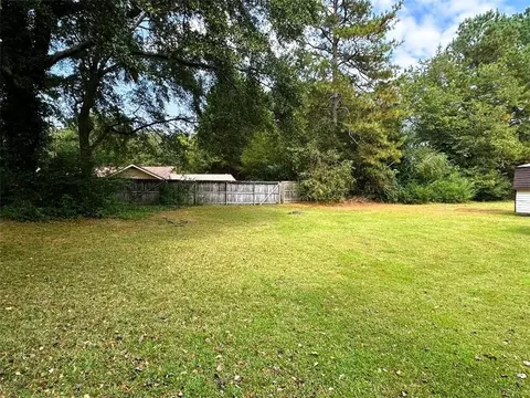Exterior - 121 Hunt Dr NE, Calhoun, GA 30701 photo 5 of 7