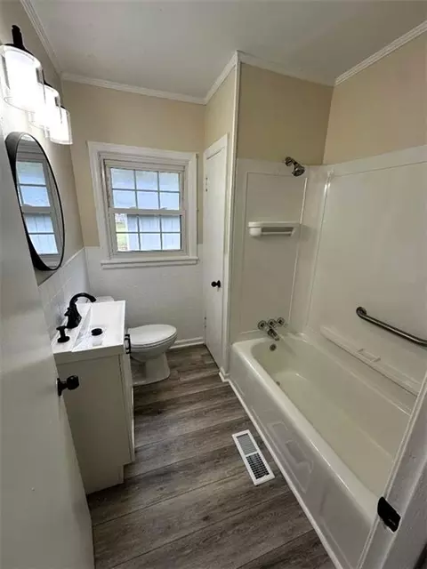 Bath - 121 Hunt Dr NE, Calhoun, GA 30701 photo 2 of 2