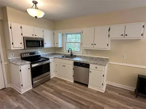 Kitchen - 121 Hunt Dr NE, Calhoun, GA 30701 photo 2 of 2