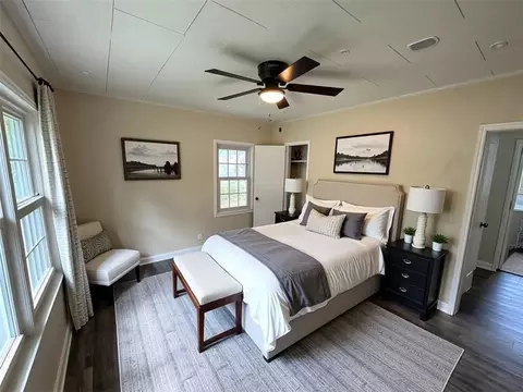 Bedroom - 121 Hunt Dr NE, Calhoun, GA 30701 photo 2 of 9