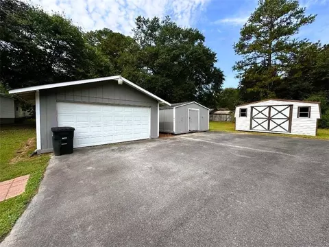 Exterior - 121 Hunt Dr NE, Calhoun, GA 30701 photo 6 of 7